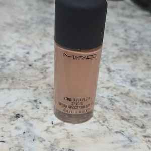 Mac Cosmetics Studio Fix Fluid Foundation NW 30